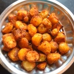 A picture of Seppankizhangu Roast/ Arbi Roast/ Taro Roast.