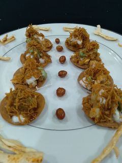 ફરાળી પાપડી ચાટ (Farali Papdi Chaat Recipe In Gujarati) રેસીપી મુખ્ય ફોટો