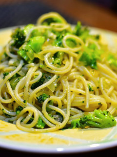 Una foto de Fideos con brócoli 🥦