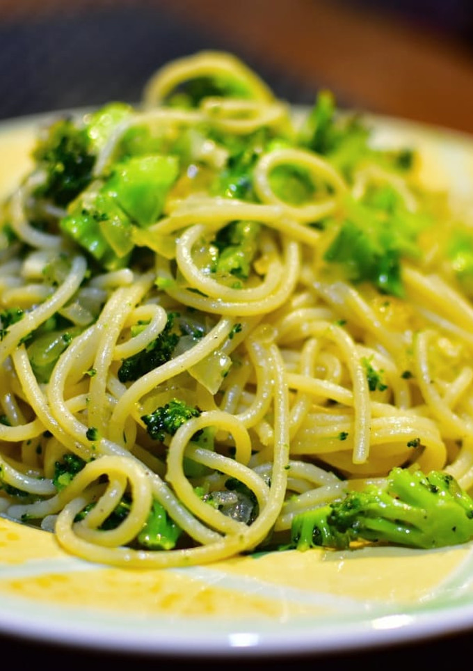 Una foto de Fideos con brócoli 🥦