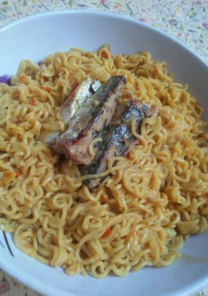 A picture of Noodles with sardine.