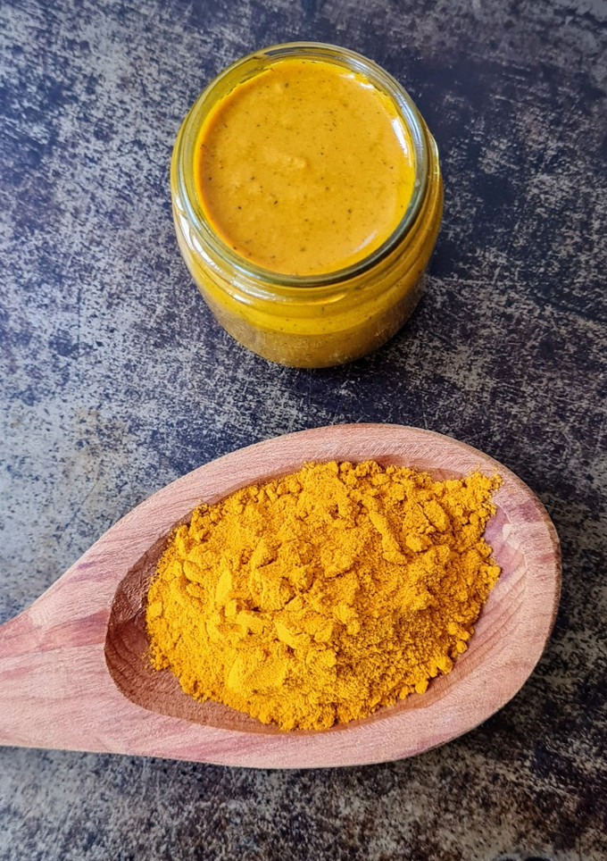 Una foto de Pasta dorada ✨ Pasta de cúrcuma, antinflamatorio natural ✨ un viaje a la India 🇮🇳