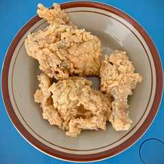 A picture of Ayam goreng tepung / fried chicken (simpel).