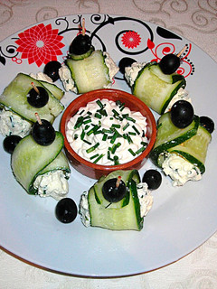 Una foto de Rulos de pepinos rellenos con queso mascarpone
