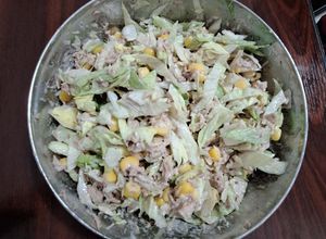 O poză a rețetei Salată cu ton și porumb.