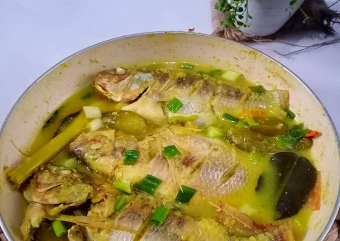 Ikan nila masak kuning