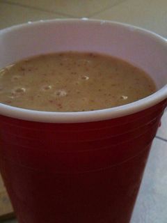 Una foto de Smoothie de 🍌🍇 y pera