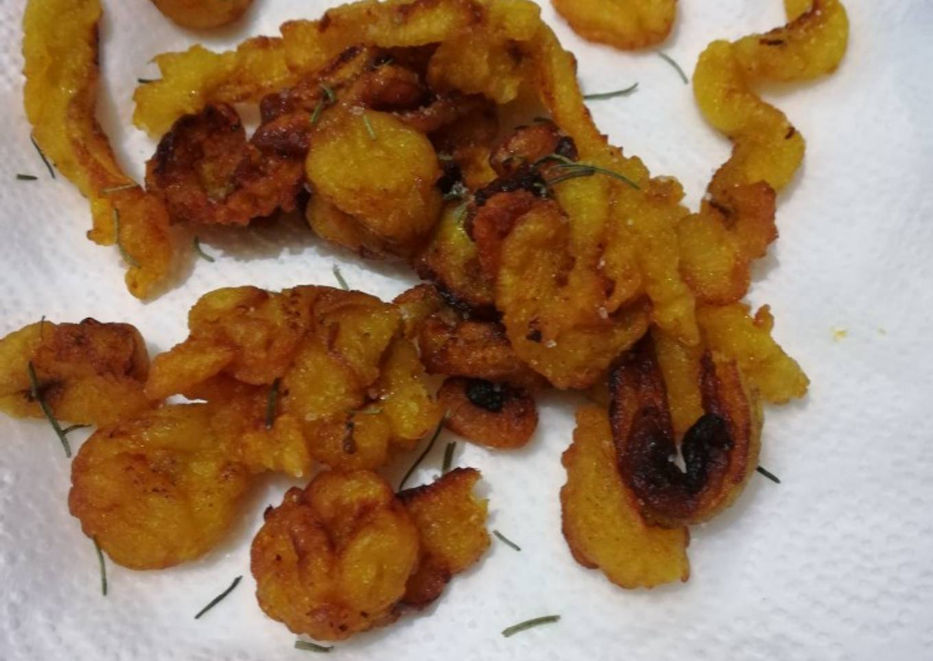 Deep fried bananas (savoury snack)