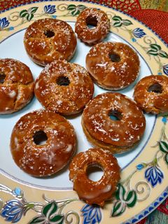 Una foto de Donuts de chocolate blanco y coco