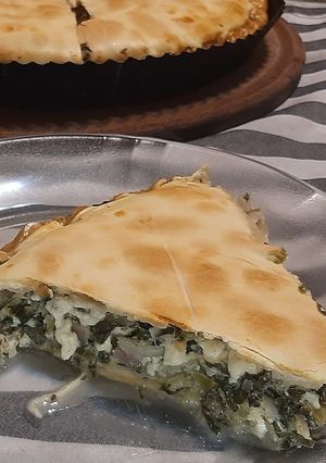 Una foto de Tarta de lechuga akusay (lechuga o repollo japonés) y acelga