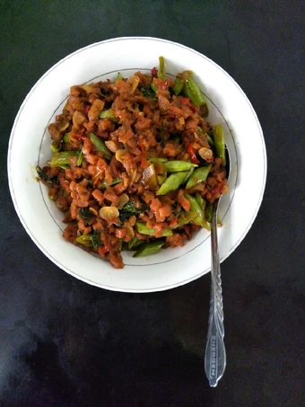 Langkah Mudah untuk Membuat Resep  Tumis buncis &amp; kornet yang Sempurna, Lezat