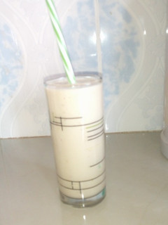 A picture of Apple/Orange/Banana Smoothie.