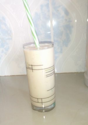 A picture of Apple/Orange/Banana Smoothie.