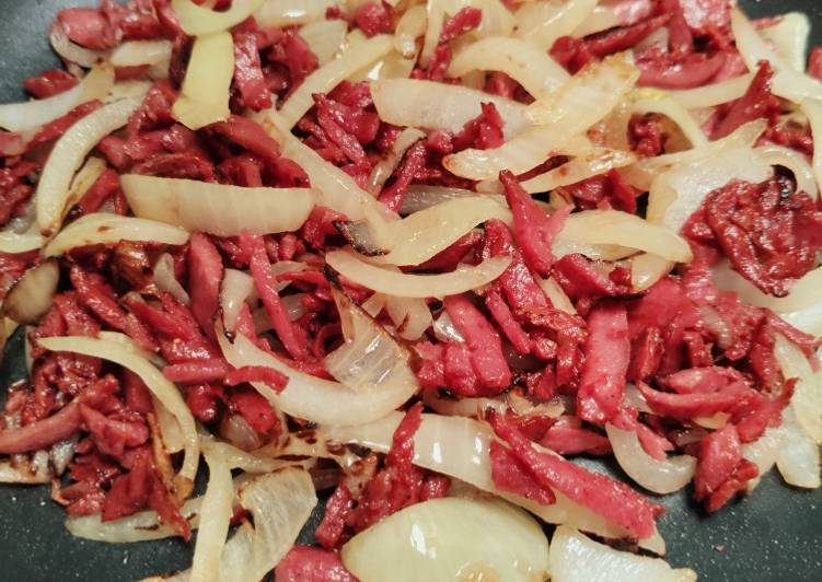 Cara Gampang Membuat Stil-fried Beef with Onion yang Enak Banget