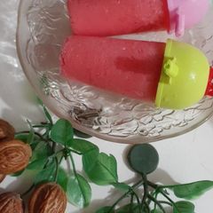A picture of Milk e shireen ice lolly.