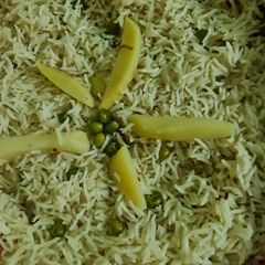 A picture of Aloo matar pulao.