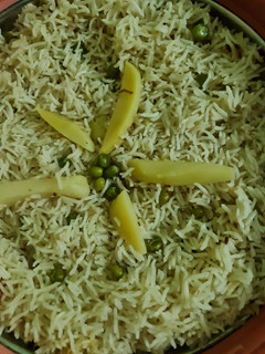 A picture of Aloo matar pulao.
