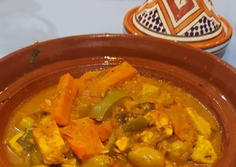 طاجن بالدجاج (منال العالم)