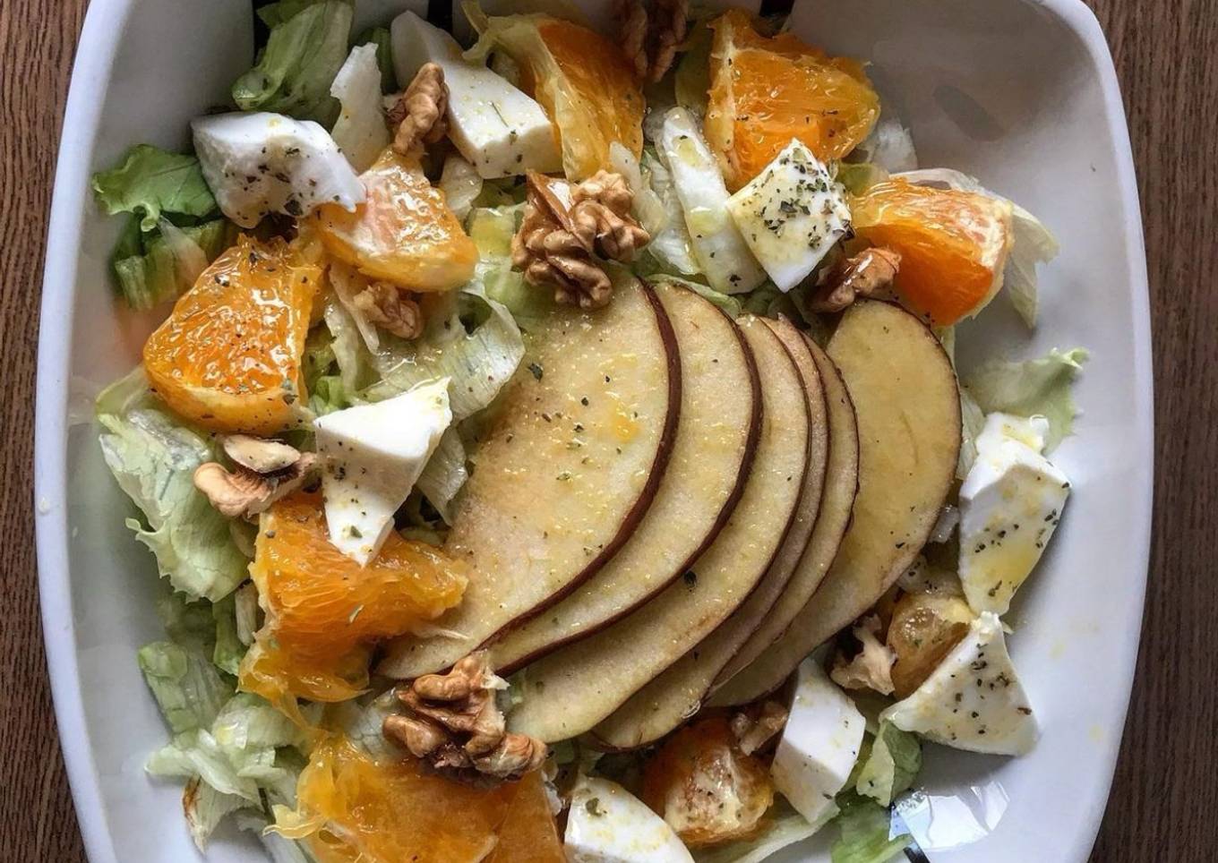 Ensalada de naranja, manzana y queso fresco