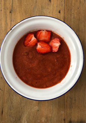 Une photo de Compote de fraises et rhubarbe