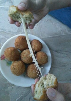 A picture of Potato,Chicken and Cheese balls.