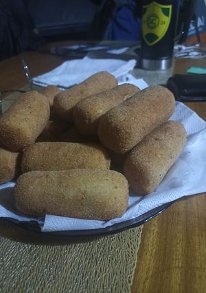 Una foto de Croquetas de papa, jamón y queso