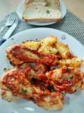 Pollo al horno con tomate a la albahaca