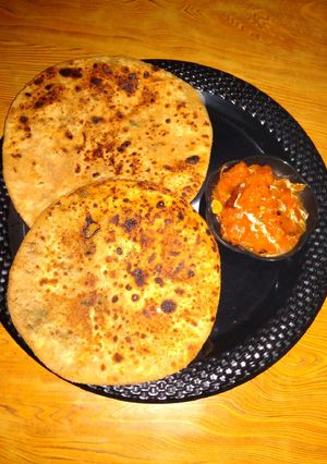 A picture of Aloo paratha.
