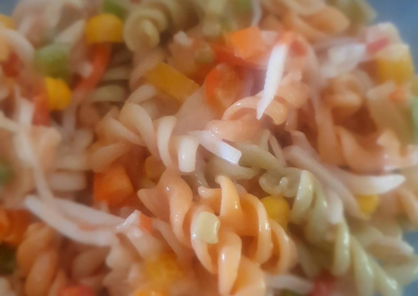 Salade de pâtes multicolore sauce cocktail #posterestival