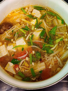 Hình của món Canh gà đậu, nấm kim châm.