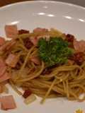 สปาเก็ตตี้พริกแห้งเบคอน (แฮม)