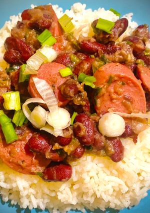 صورة لوصفة فاصوليا حمراء مع هوت دوغ (sausage)