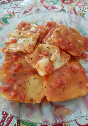 Una foto de Ravioles de Acelga y ricota con salsa de tomate