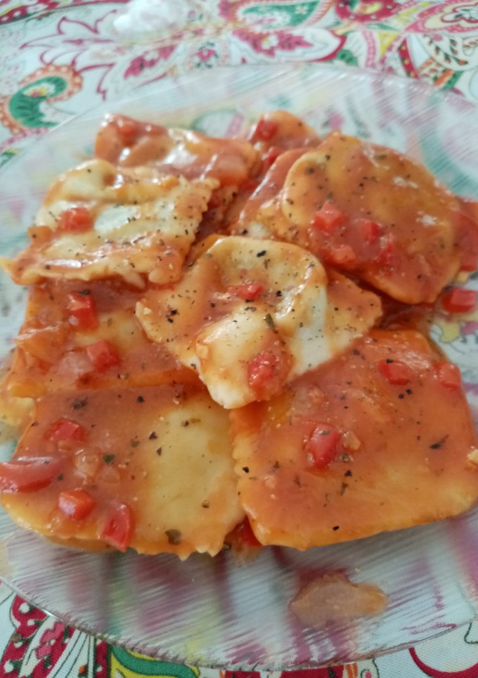 Una foto de Ravioles de Acelga y ricota con salsa de tomate