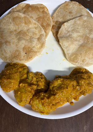 লুচি আলুর দম(luchi aloor dum recipe in Bengali) রেসিপির প্রধান ছবি