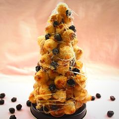 A picture of French Blueberry Croquembouche/Profiteroles Tower (Eggless).
