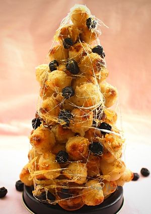 A picture of French Blueberry Croquembouche/Profiteroles Tower (Eggless).