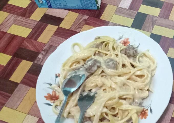 Fettucini Carbonara Creamy with Meat Ball