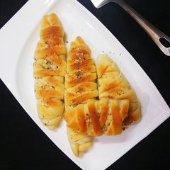 A picture of Maggi Masala chicken Braided Bread Rolls.