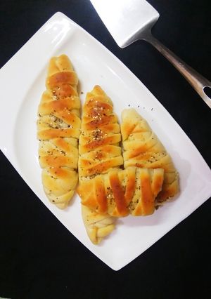 A picture of Maggi Masala chicken Braided Bread Rolls.