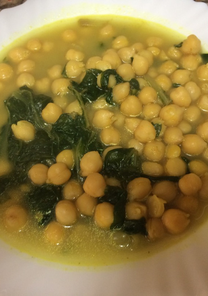 Una foto de Potaje de acelgas y garbanzos al curry