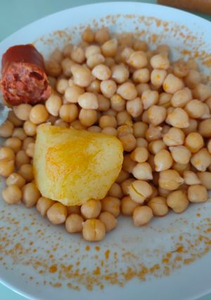 Una foto de Cocido de garbanzos (estilo mi abuela)
