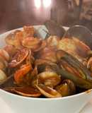 Cazuela de mariscos en tomatada