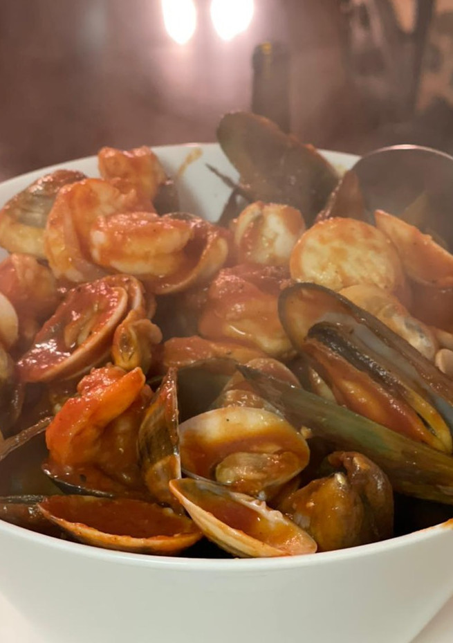 Una foto de Cazuela de mariscos en tomatada