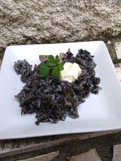 Una foto de Arroz negro con sepia