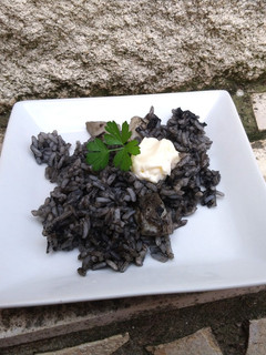 Una foto de Arroz negro con sepia