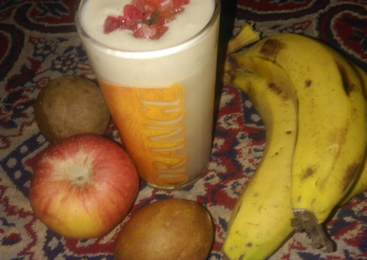 Steps to Make Mix fruits smoothie in 22 Minutes for Young Wife