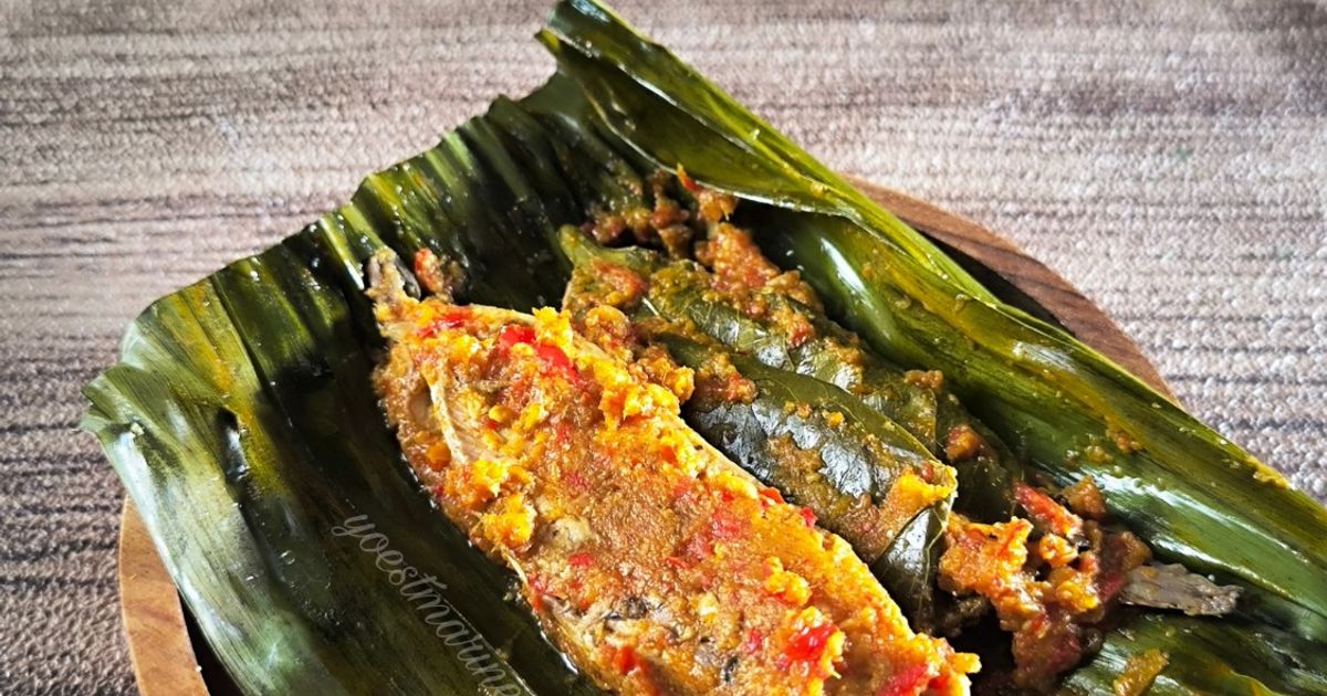 Brengkes/ Pepes Tongkol Pedas