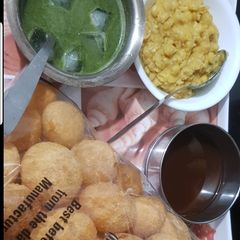 A picture of Pani Puri with Ragda.