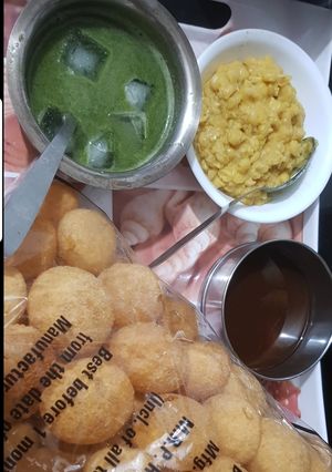 A picture of Pani Puri with Ragda.